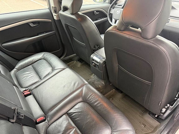 Volvo V70 12 of 18