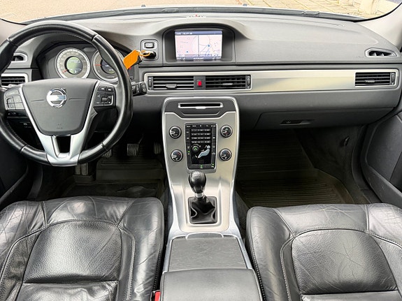 Volvo V70 7 of 18