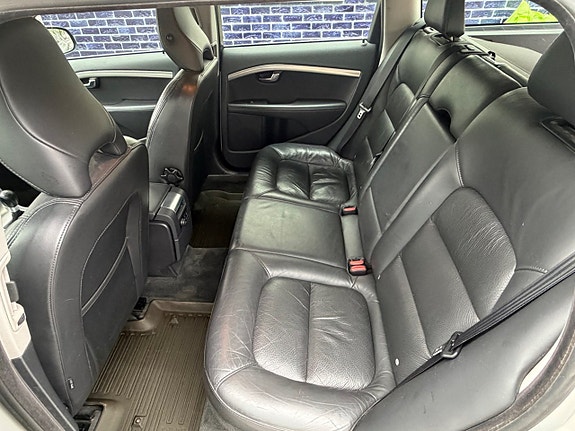 Volvo V70 11 of 18