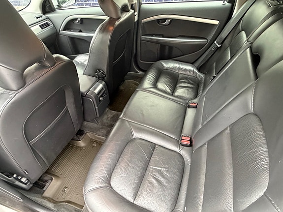 Volvo V70 10 of 18