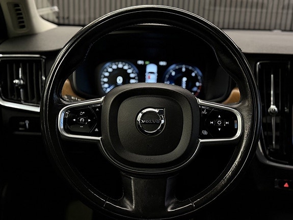 Volvo S90 19 of 26