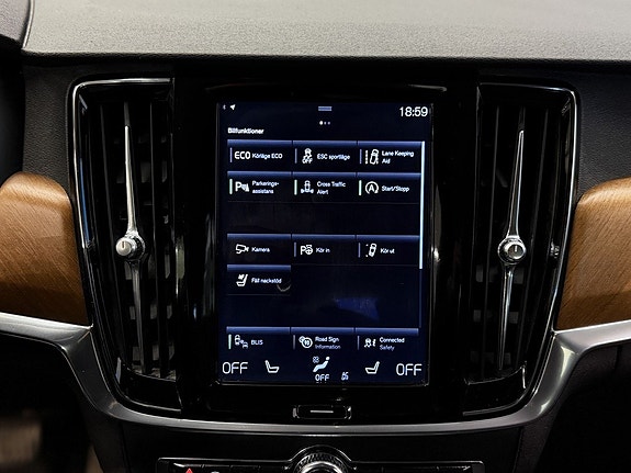 Volvo S90 24 of 26