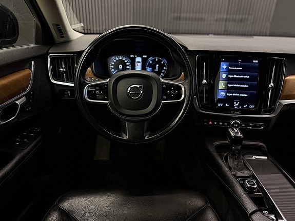 Volvo S90 18 of 26