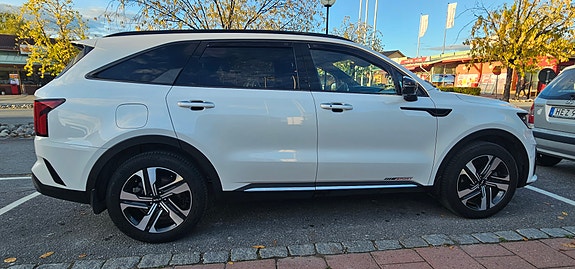 Kia Sorento 3 of 9