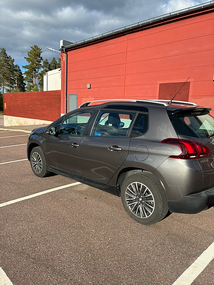 Peugeot 2008 2 of 7