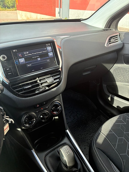 Peugeot 2008 5 of 7