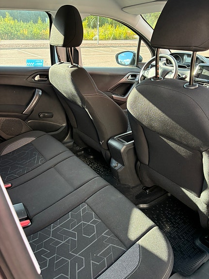 Peugeot 2008 4 of 7