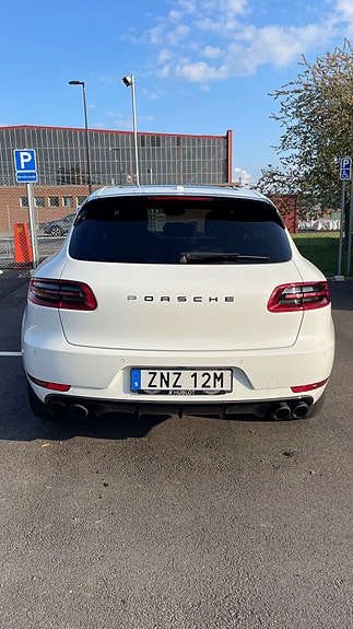 Porsche Macan S 3 of 8