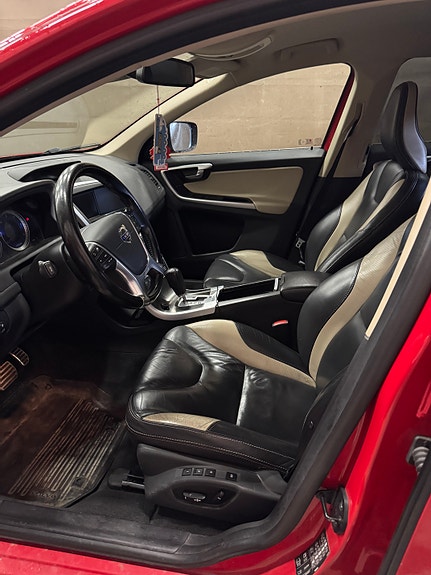 Volvo XC60 5 of 9