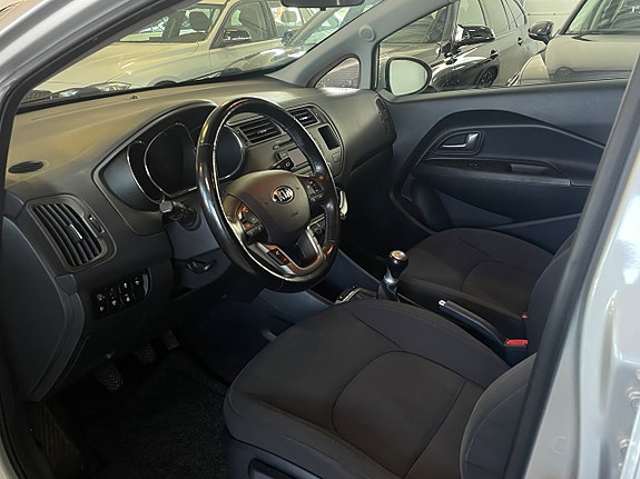 Kia Rio 14 of 24