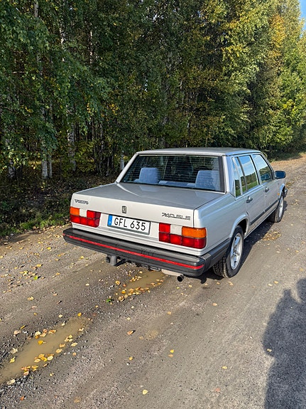 Volvo 740 4 of 7