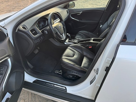 Volvo V40 Cross Country 7 of 8
