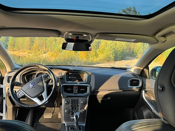 Volvo V40 Cross Country 6 of 8