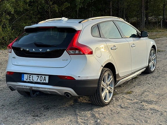 Volvo V40 Cross Country 3 of 8
