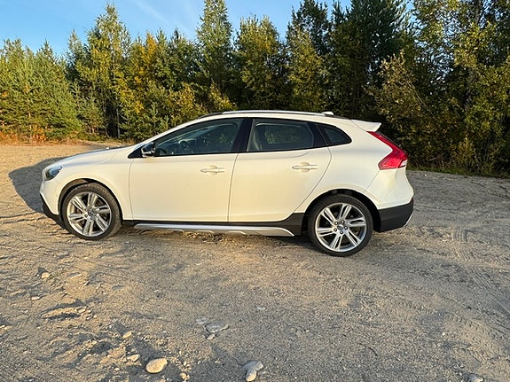 Volvo V40 Cross Country 4 of 8
