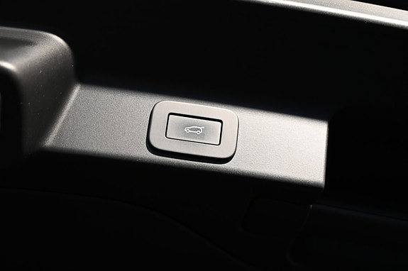 Jaguar F-PACE 23 of 28