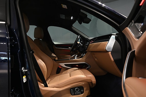 Jaguar F-PACE 11 of 28