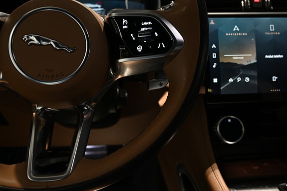 Jaguar F-PACE 19 of 28