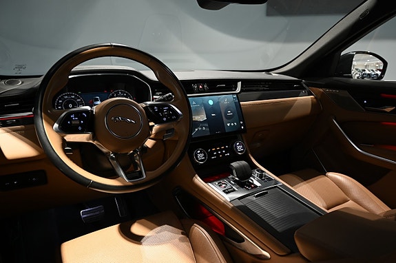 Jaguar F-PACE 12 of 28