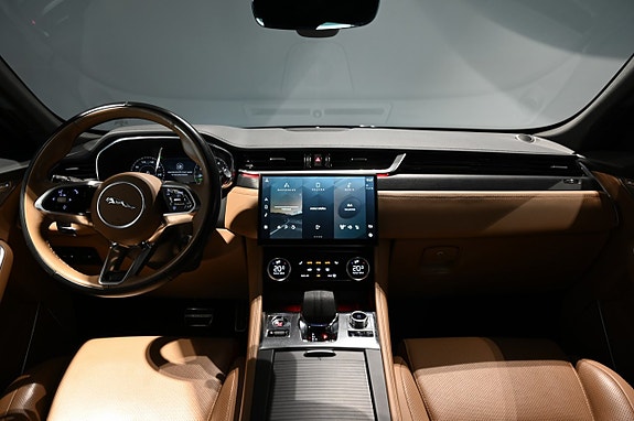 Jaguar F-PACE 16 of 28