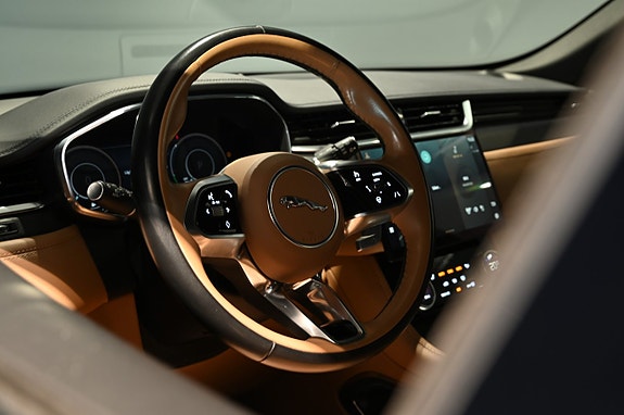 Jaguar F-PACE 17 of 28