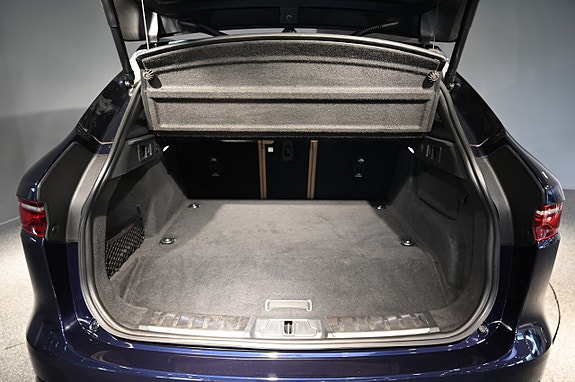 Jaguar F-PACE 22 of 28