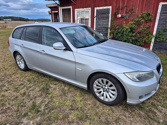 BMW 320d 2 of 9