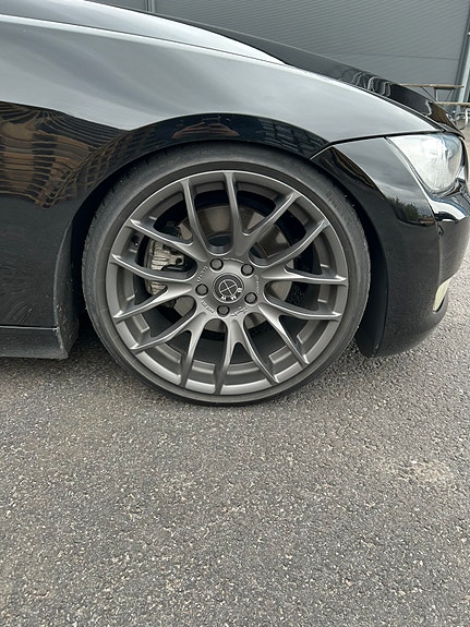 BMW 325i 3 of 4