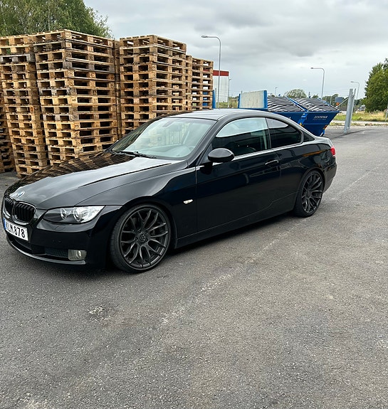BMW 325i 2 of 4