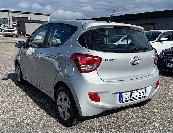 Hyundai i10 4 of 15