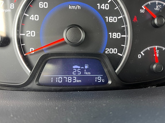 Hyundai i10 9 of 15