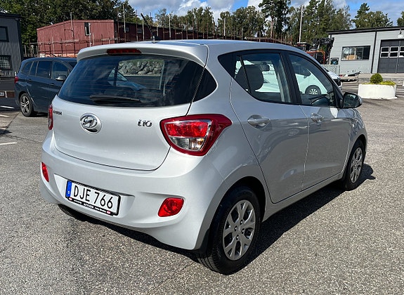 Hyundai i10 3 of 15