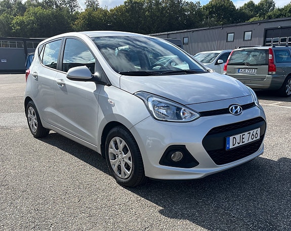 Hyundai i10 2 of 15