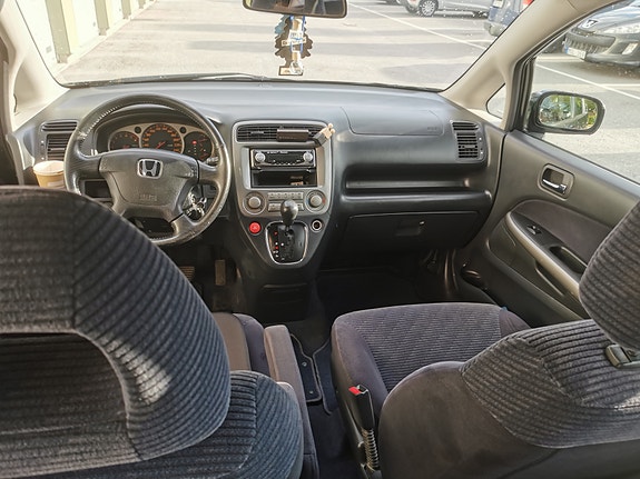 Honda Stream 25 of 29