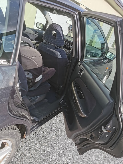 Honda Stream 4 of 29