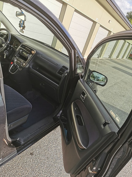 Honda Stream 3 of 29
