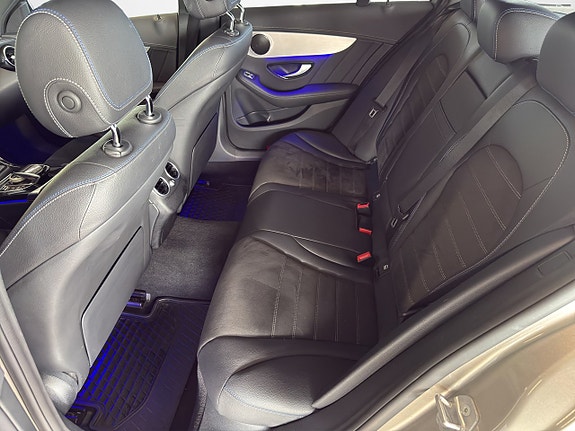 Mercedes-Benz C300 14 of 17