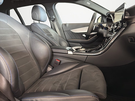 Mercedes-Benz C300 15 of 17