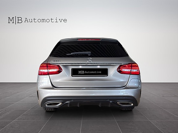 Mercedes-Benz C300 8 of 17