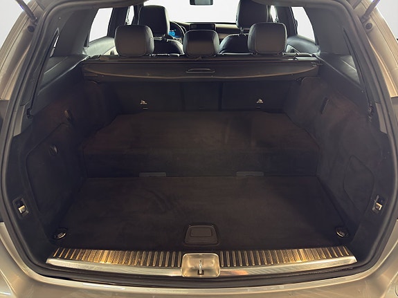 Mercedes-Benz C300 16 of 17