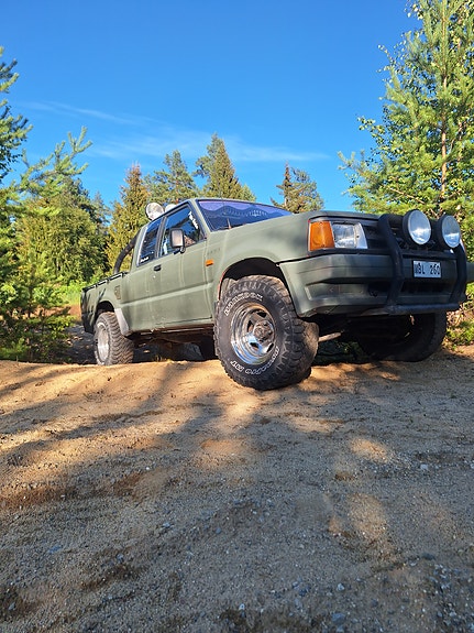 Mazda B2600 2 of 4