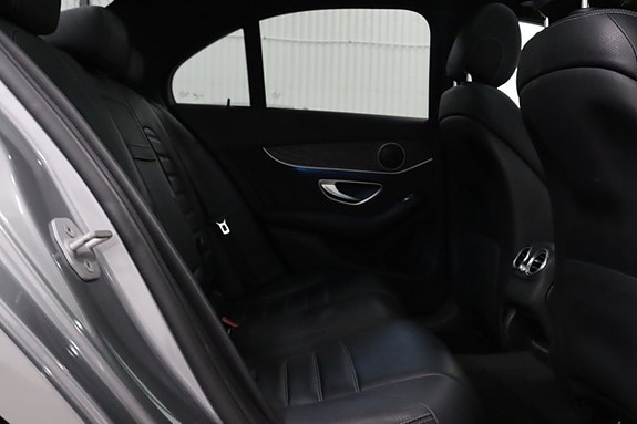 Mercedes-Benz C200 25 of 28