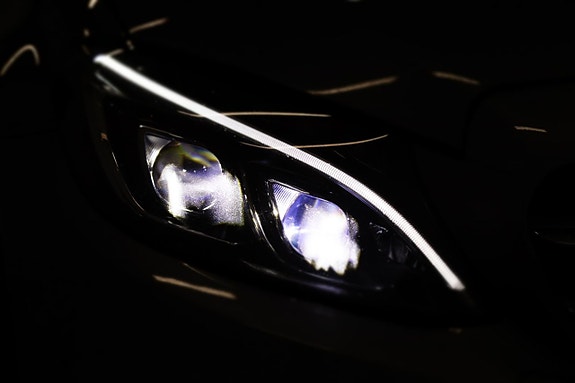Mercedes-Benz C200 8 of 28