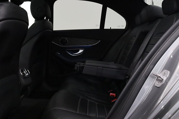 Mercedes-Benz C200 24 of 28