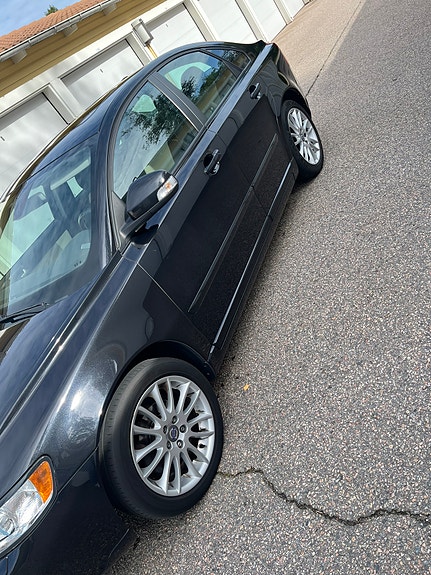 Volvo S40 2 of 14