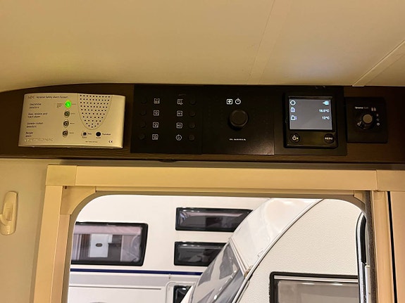 ADRIA ALPINA 663 HT. Ac/Mover/Frontkök/Queenbed/Förtält.2018 10 of 12