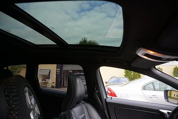 Volvo XC60 9 of 12
