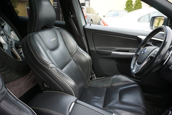 Volvo XC60 7 of 12