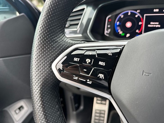 Volkswagen Tiguan 12 of 23