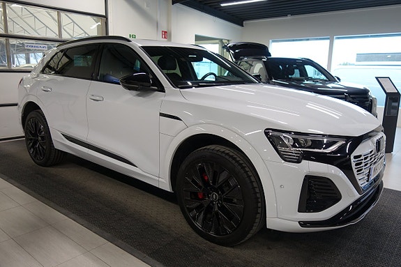 Audi Q8 2 of 6